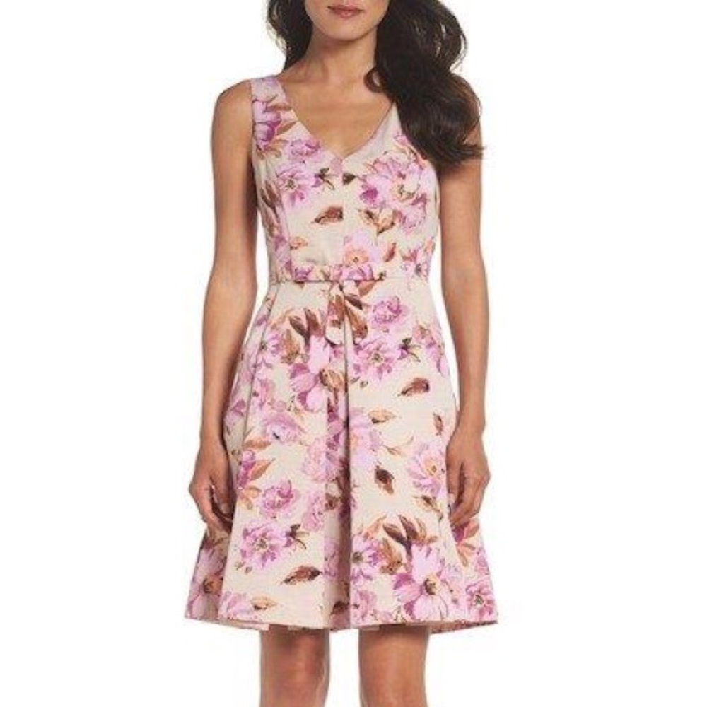 🎉🎉NWT Taylor Fit & Flare Floral Dress🎉🎉